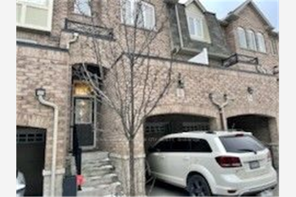 82 Magdalene Cres, Brampton
