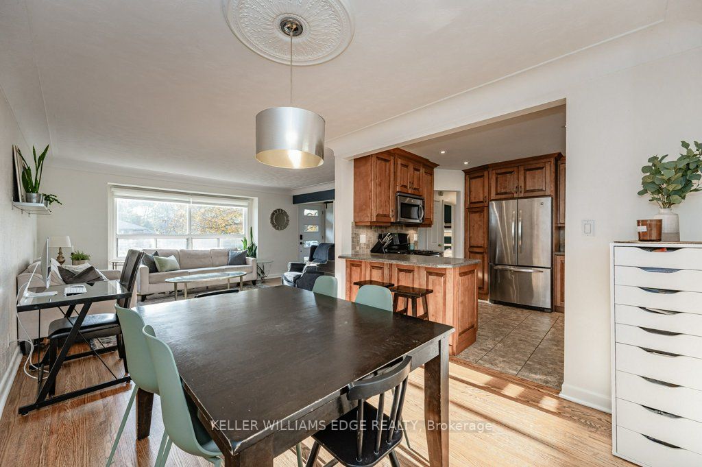 446 Springbank Cres