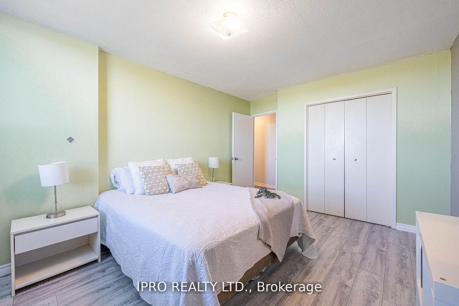 3145 Queen Frederica Dr, #1003