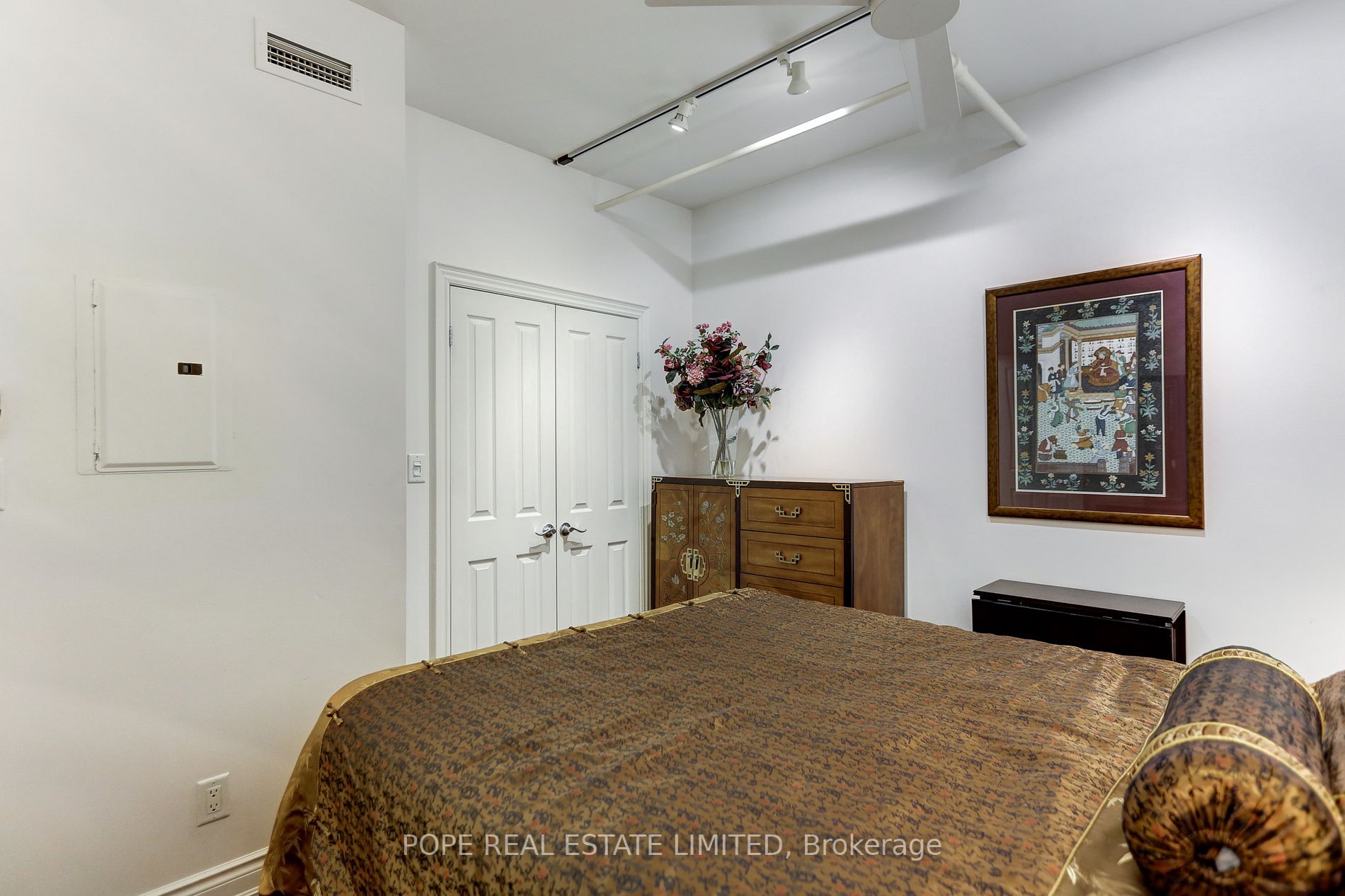 384 Sunnyside Ave, #202