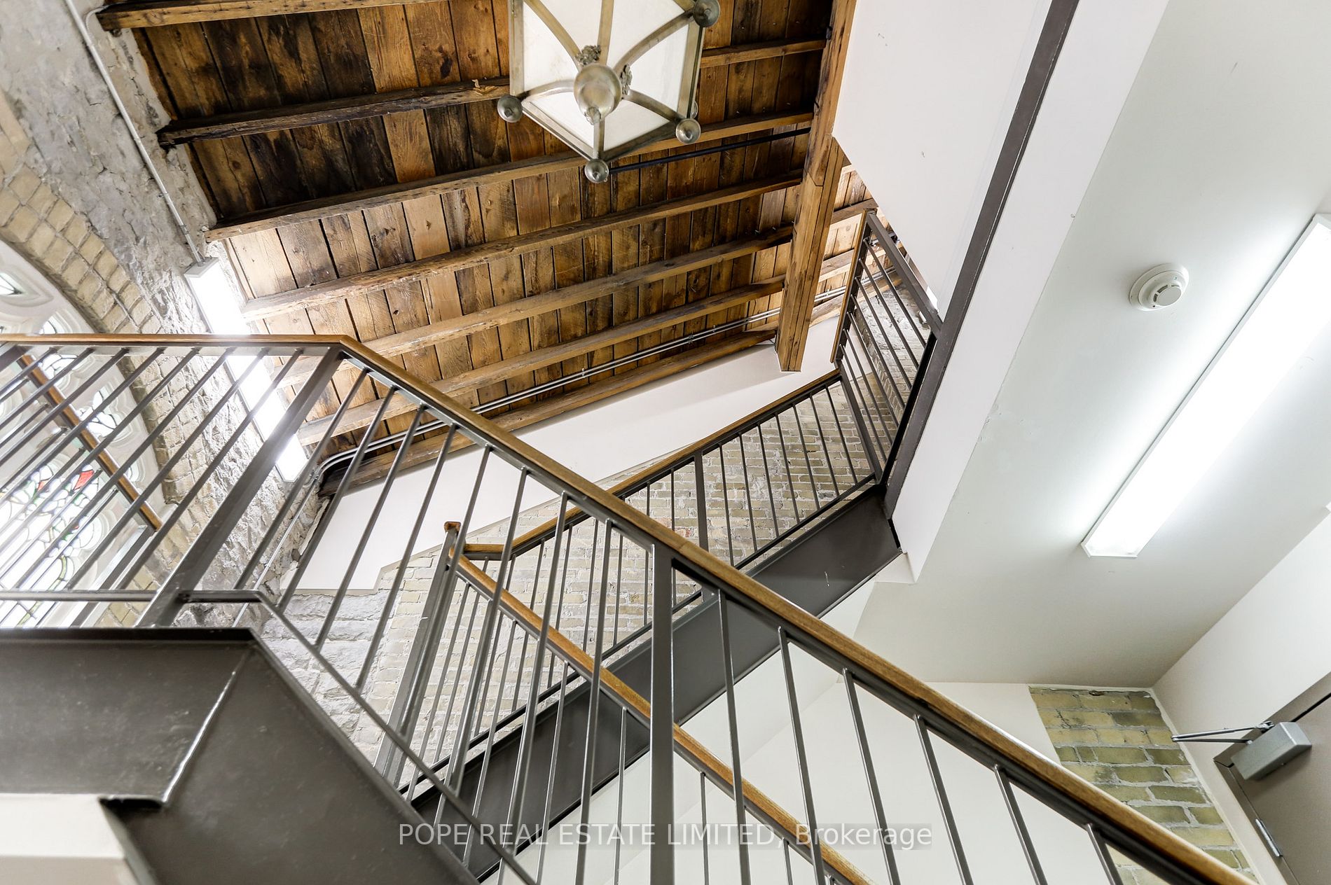 384 Sunnyside Ave, #202