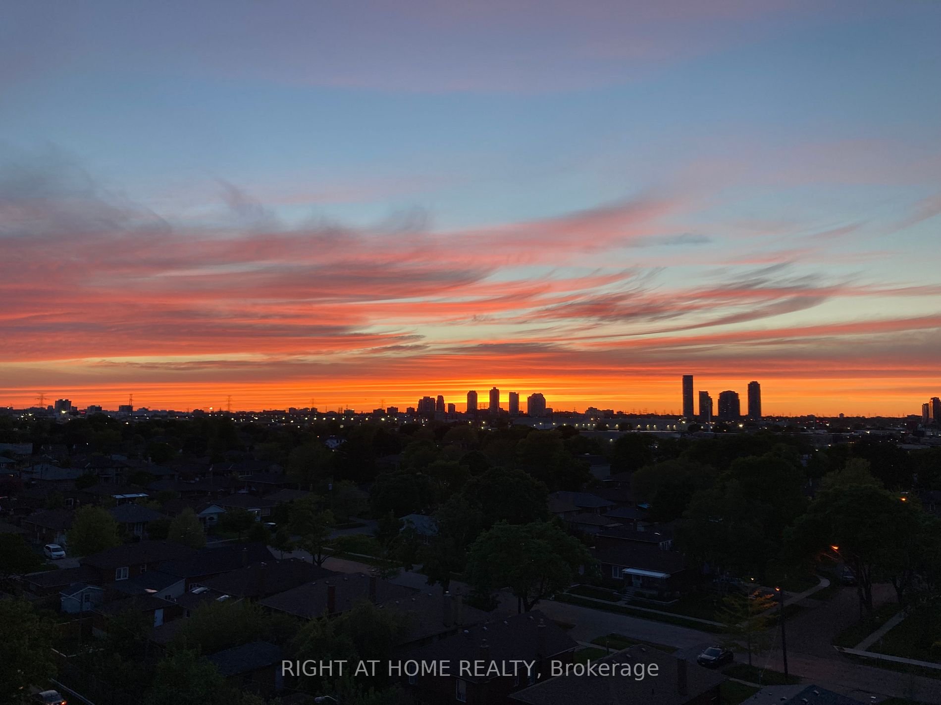 1050 The Queensway Ave, #808