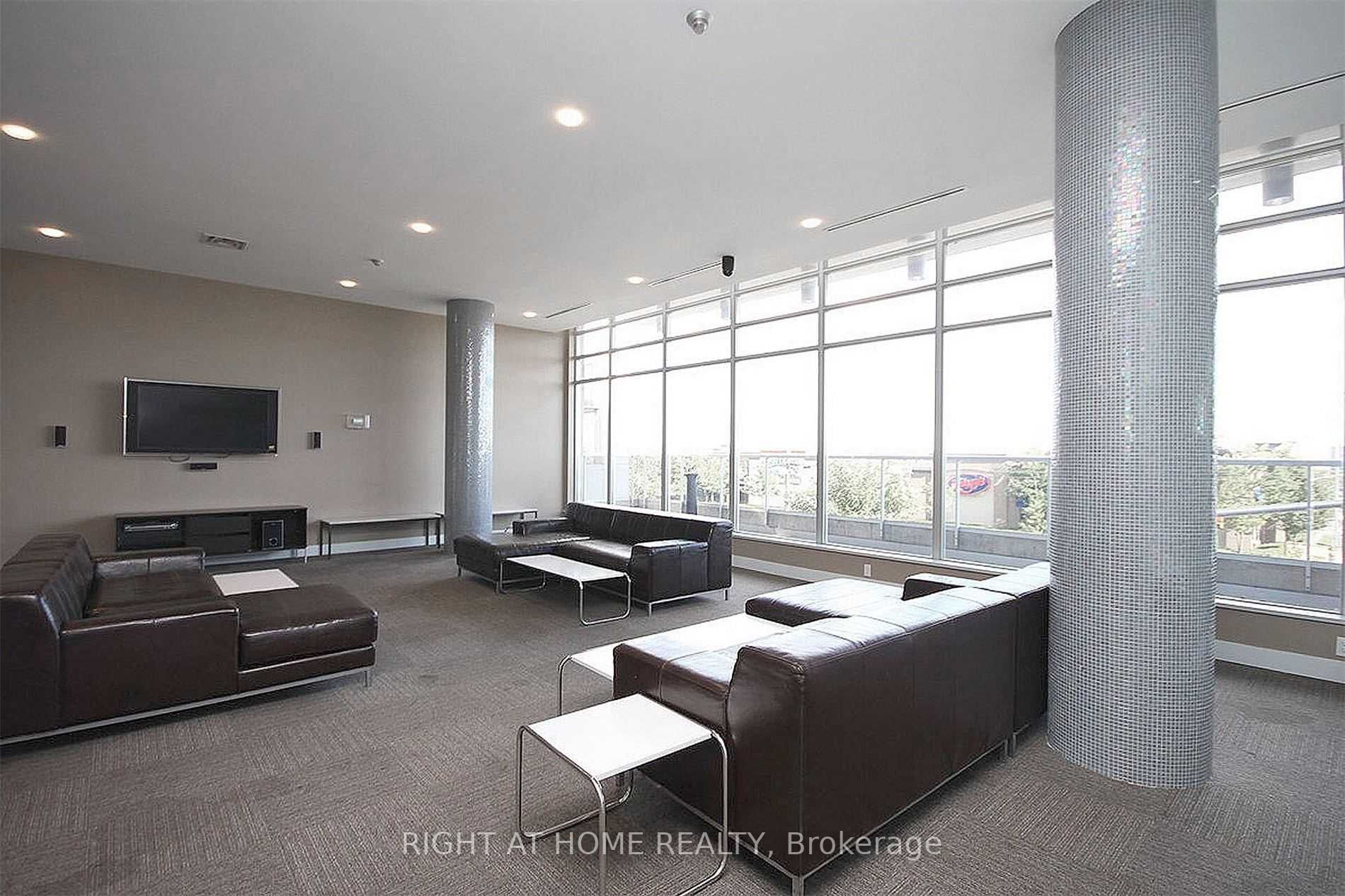 1050 The Queensway Ave, #808