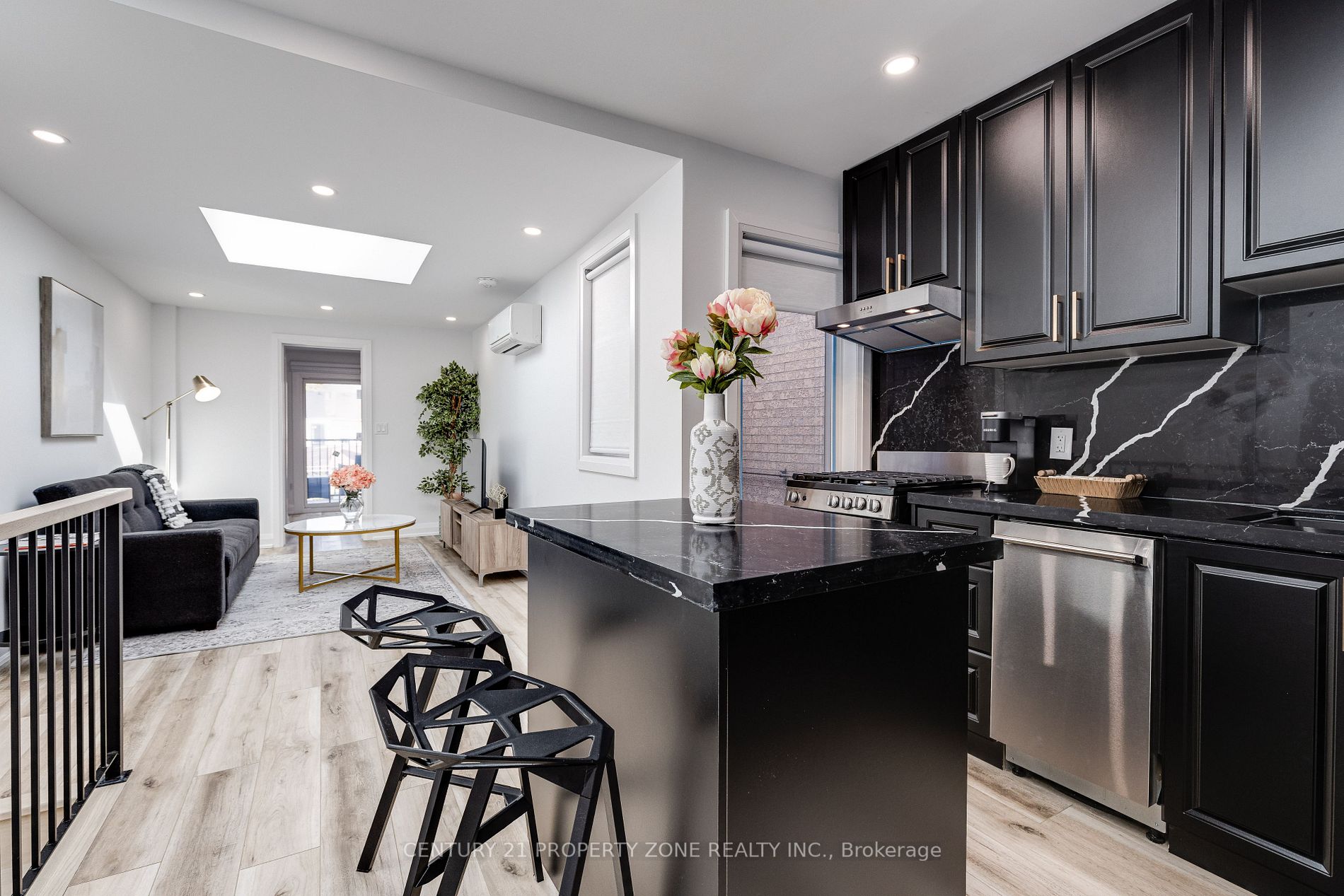 147 Lansdowne Ave