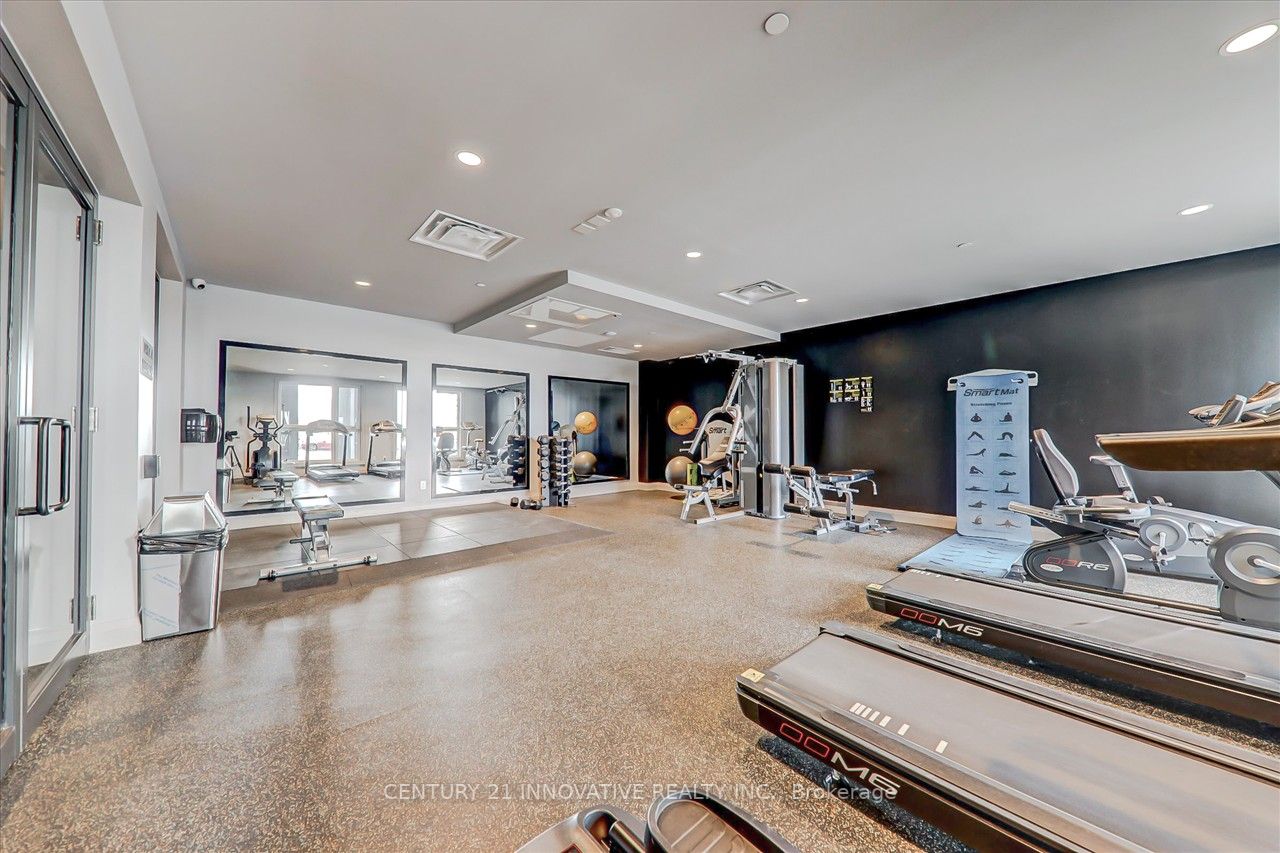 95 Dundas St W, #422