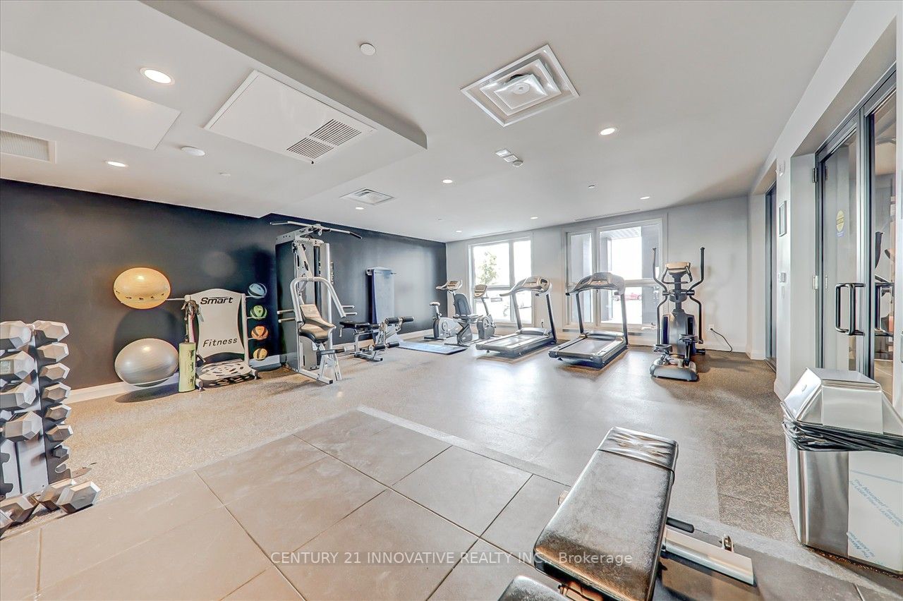 95 Dundas St W, #422