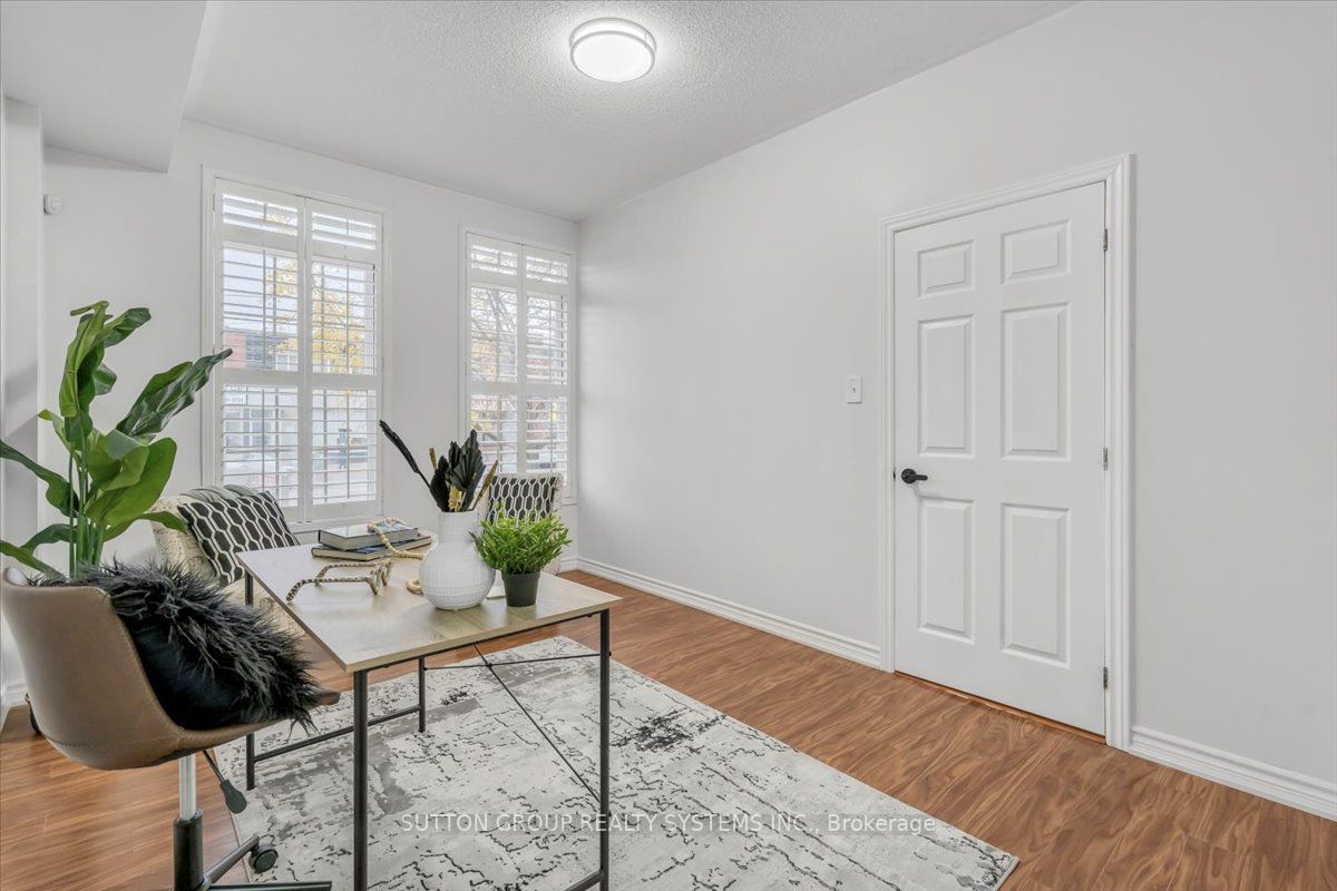 3000 Lake Shore Blvd W, #4