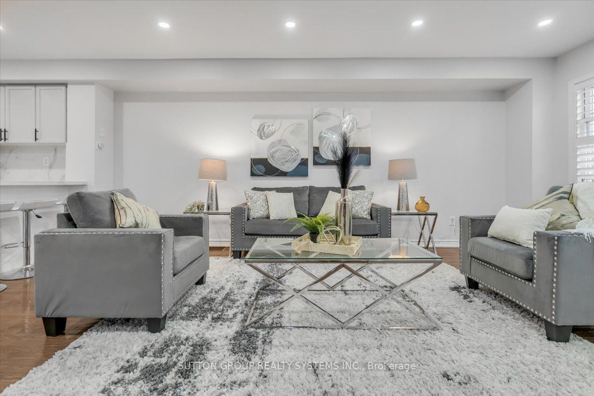 3000 Lake Shore Blvd W, #4