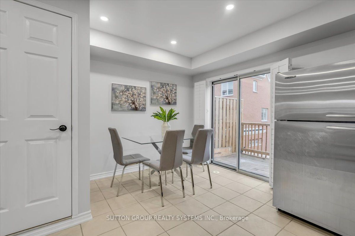 3000 Lake Shore Blvd W, #4
