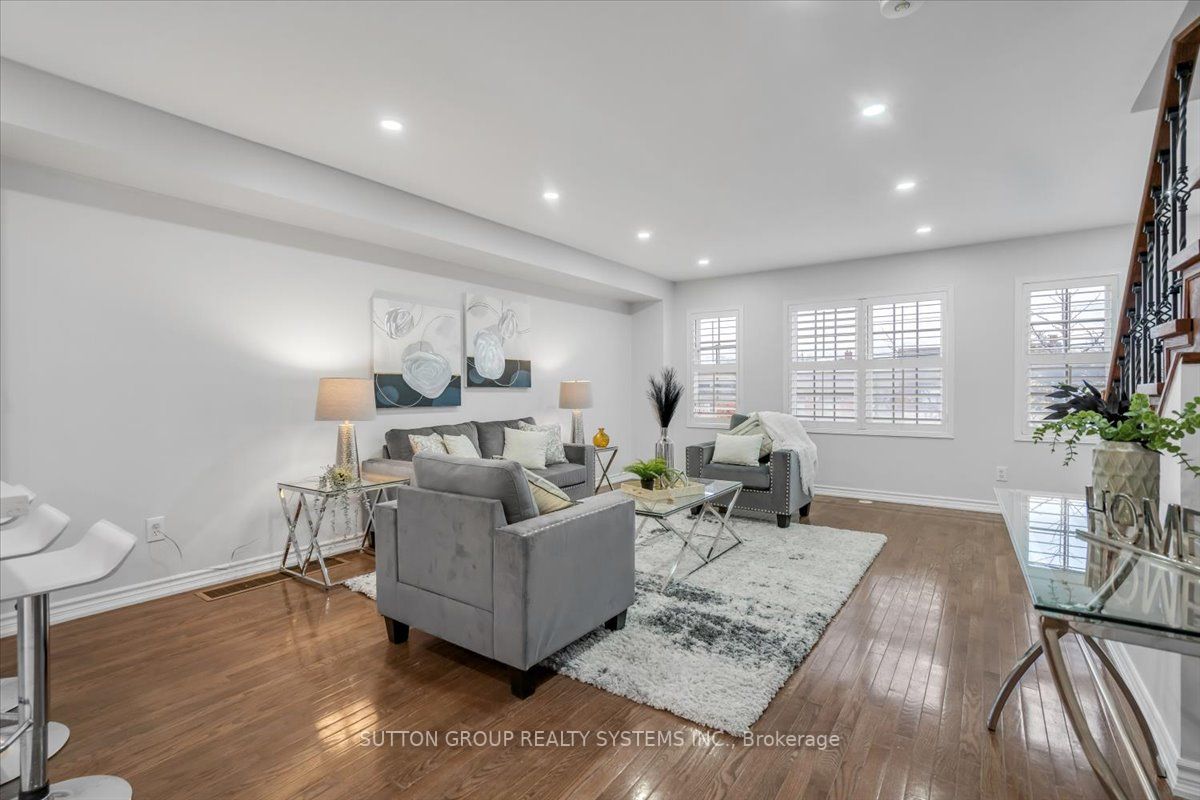 3000 Lake Shore Blvd W, #4