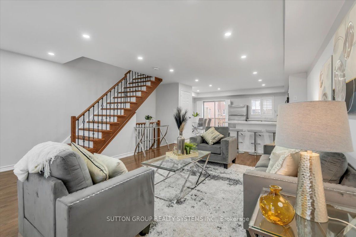 3000 Lake Shore Blvd W, #4