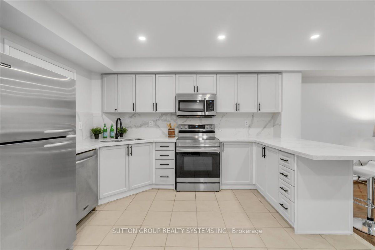 3000 Lake Shore Blvd W, #4