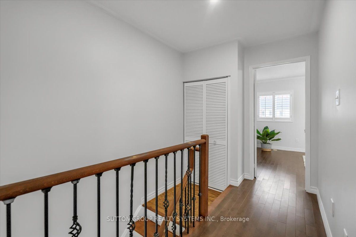 3000 Lake Shore Blvd W, #4