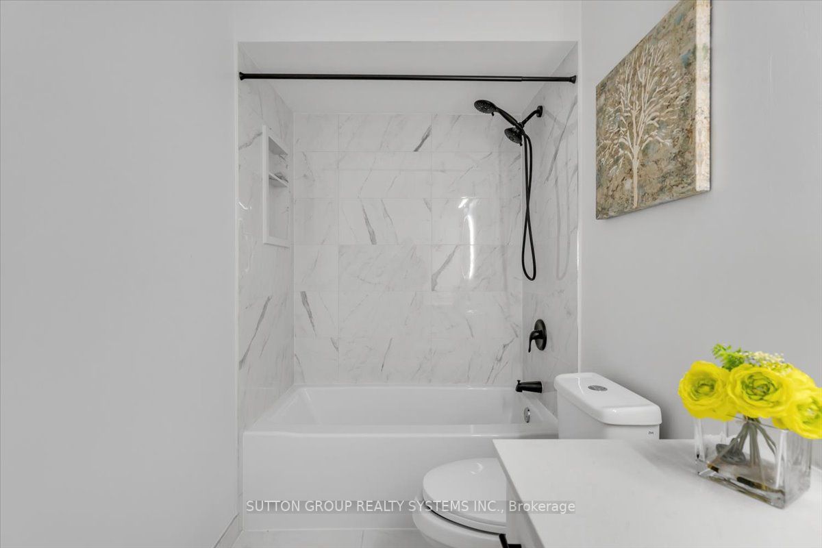 3000 Lake Shore Blvd W, #4