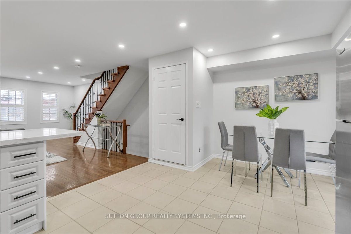3000 Lake Shore Blvd W, #4