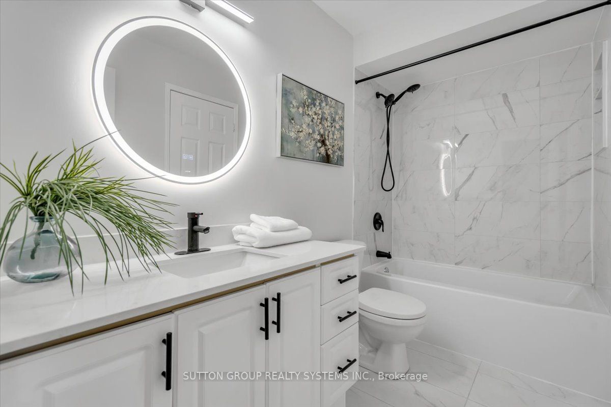 3000 Lake Shore Blvd W, #4