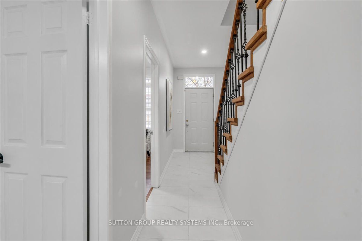 3000 Lake Shore Blvd W, #4