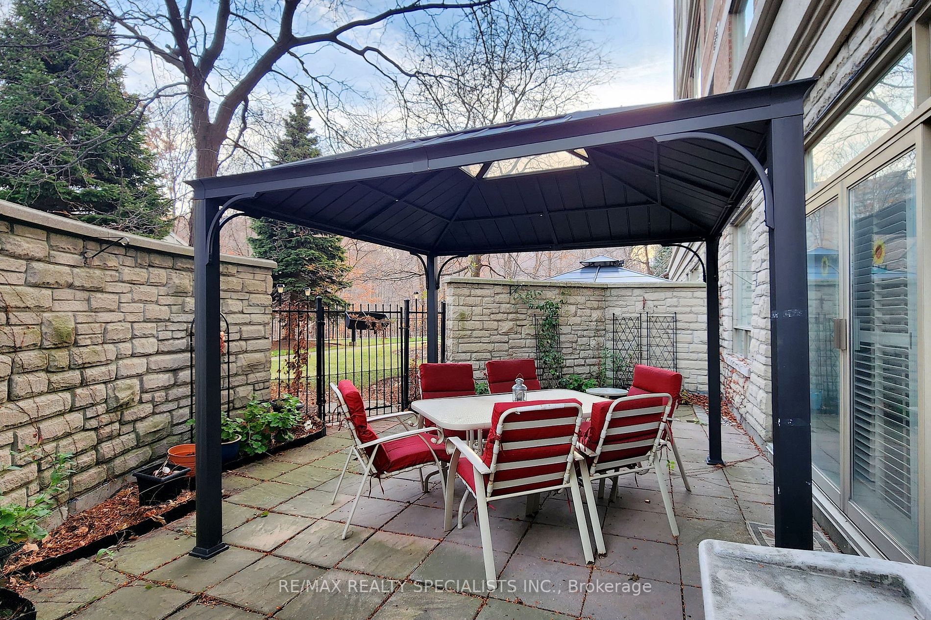 200 Burnhamthorpe Rd E, #101