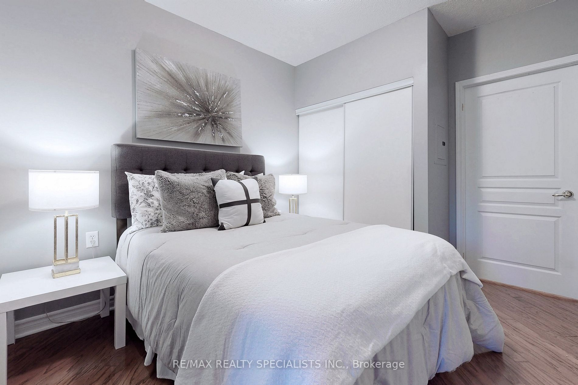 200 Burnhamthorpe Rd E, #101