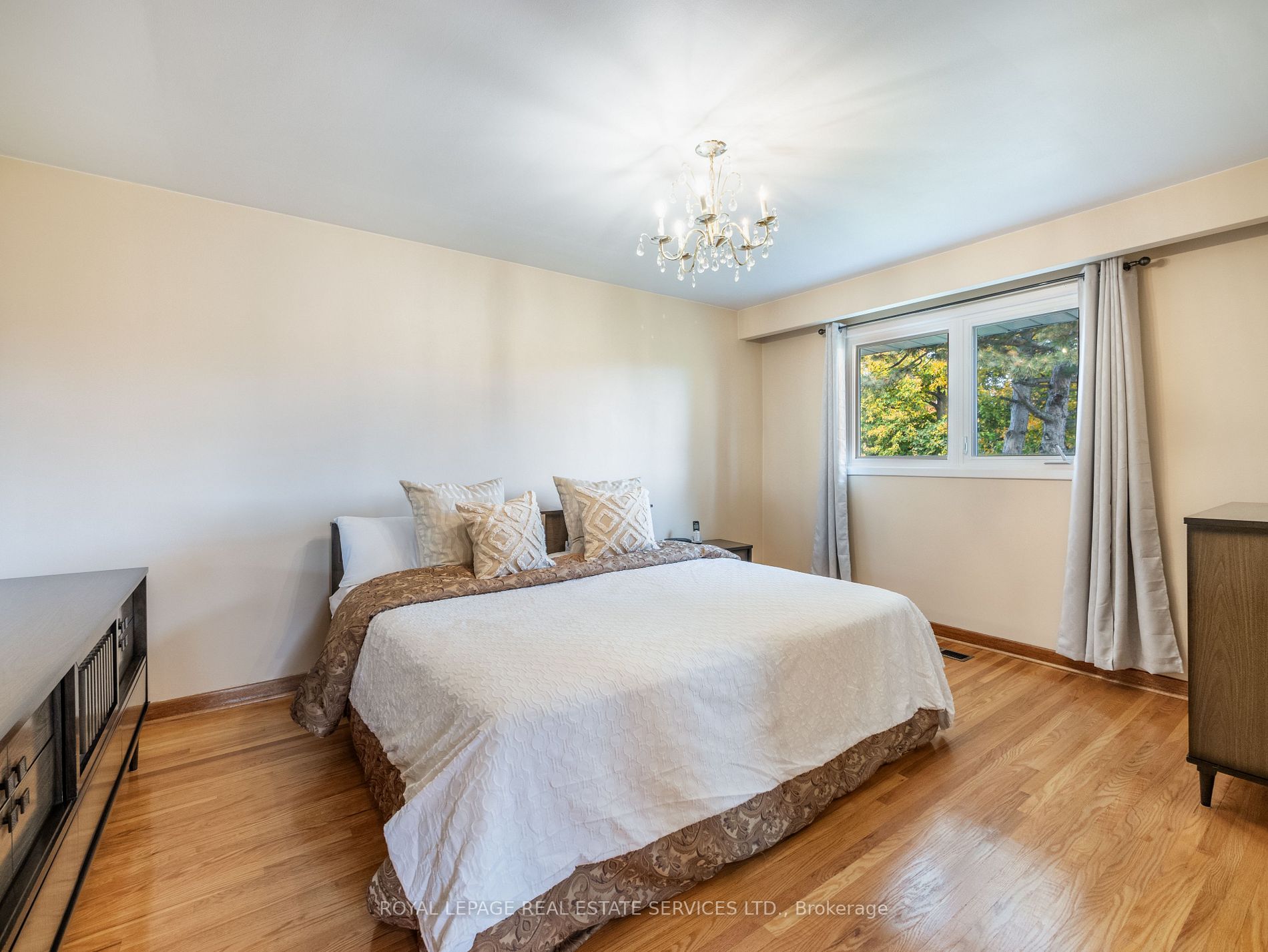 269 Martin Grove Rd
