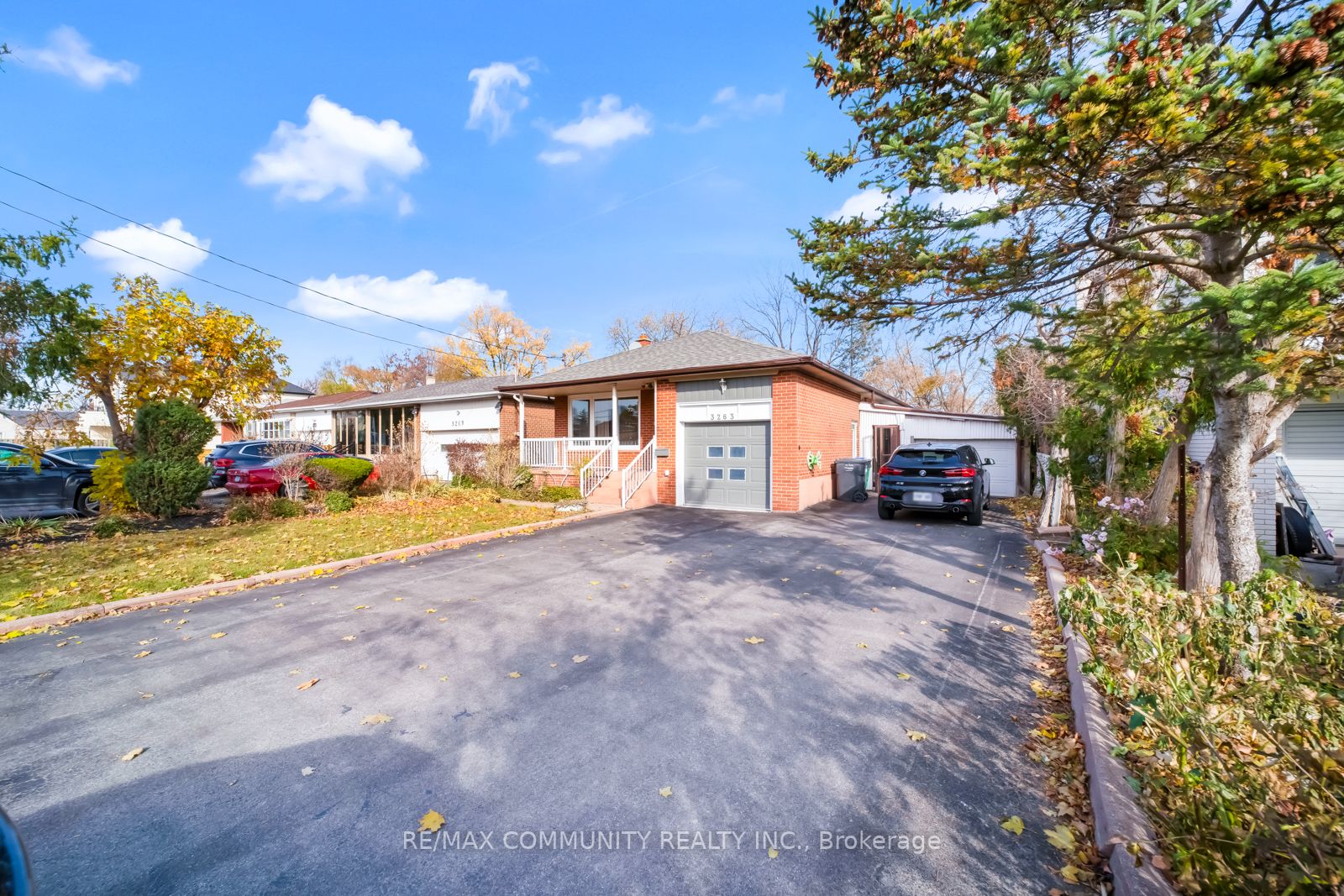 3263 Cawthra Rd