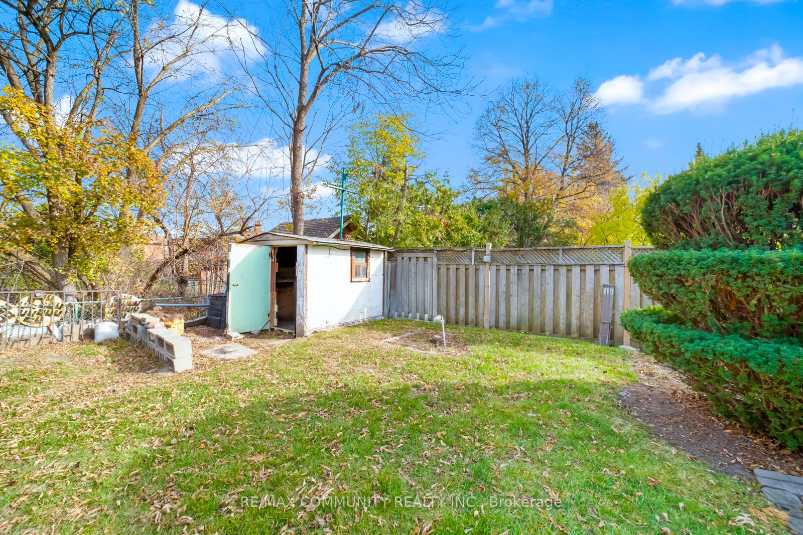 3263 Cawthra Rd