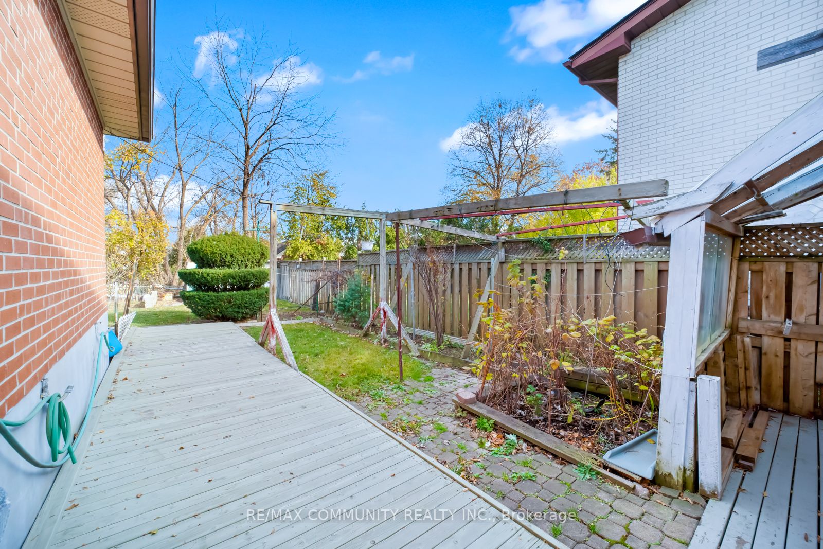 3263 Cawthra Rd