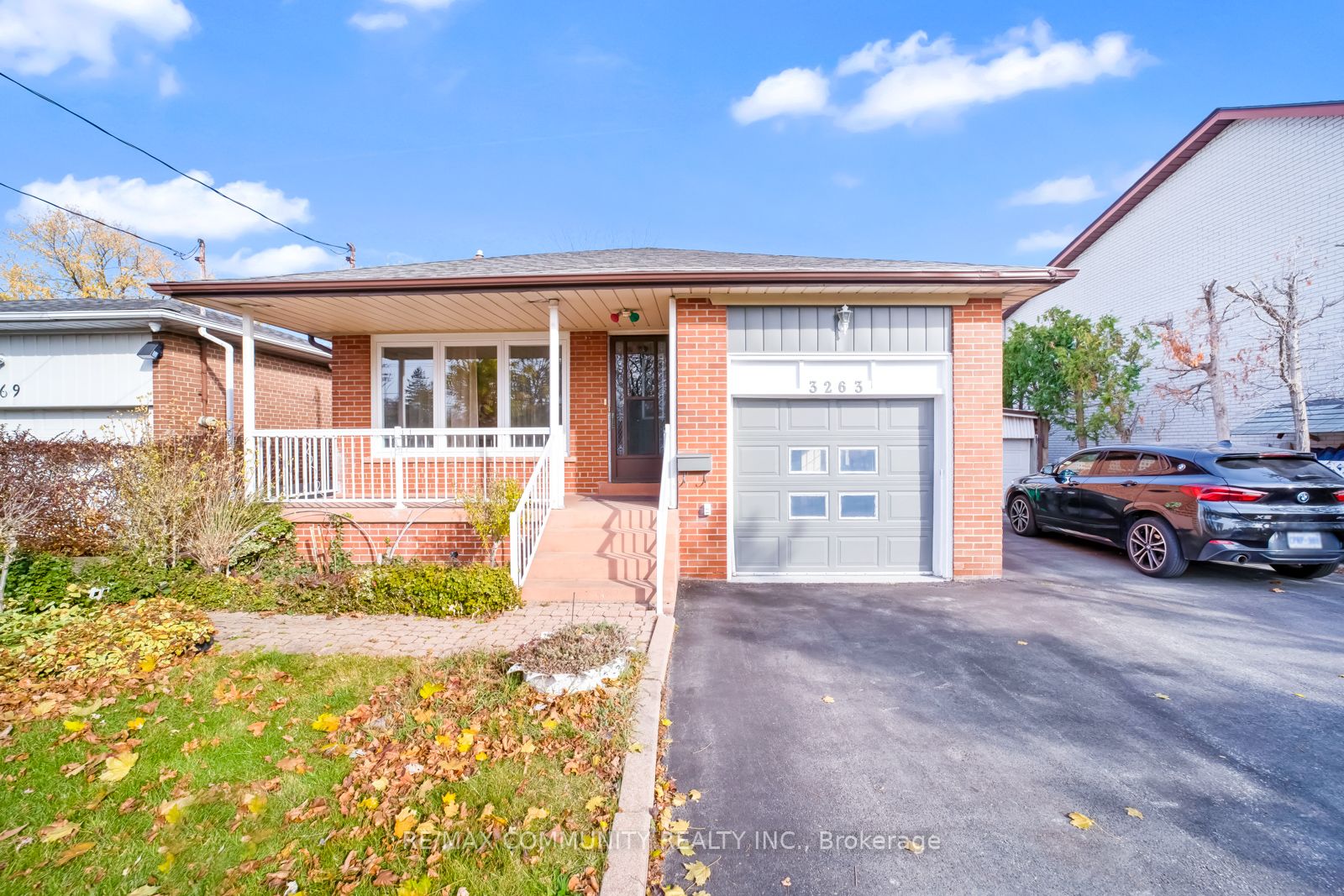 3263 Cawthra Rd