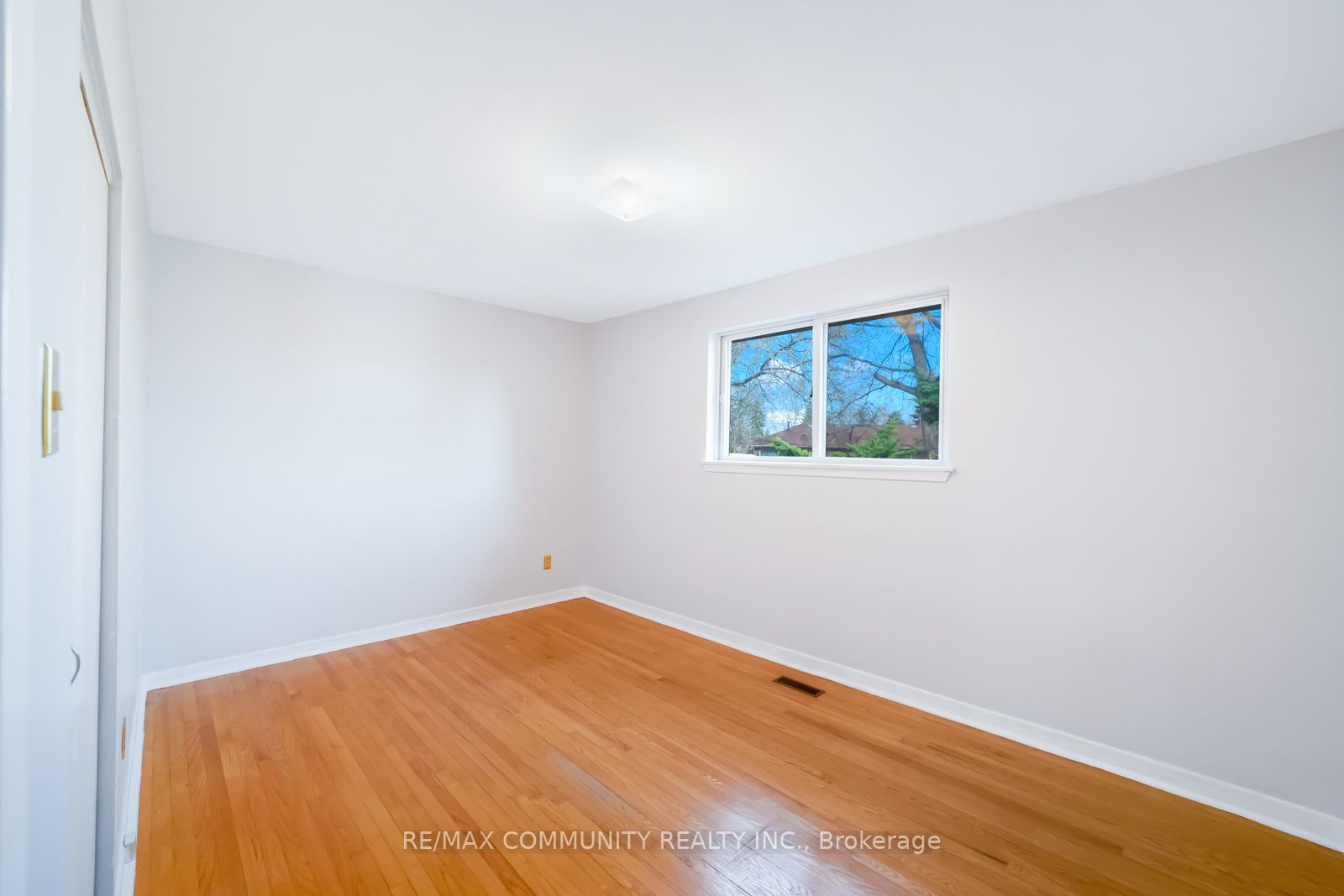 3263 Cawthra Rd