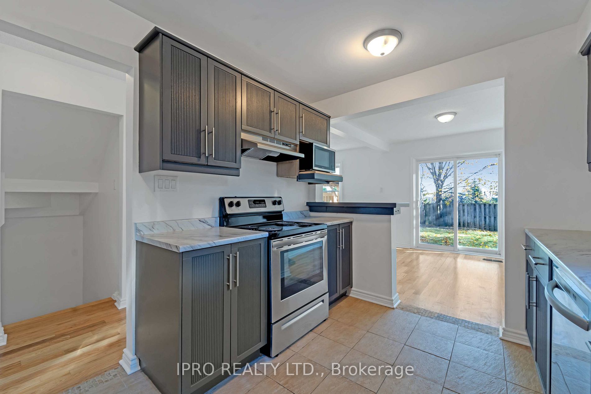76 Longbourne Crescent