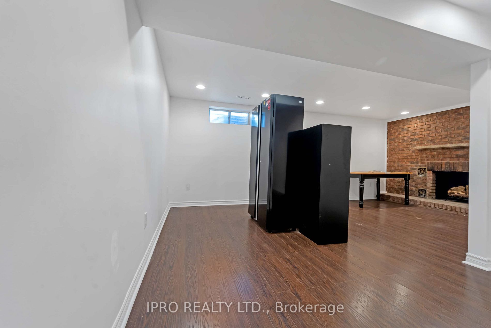 76 Longbourne Crescent