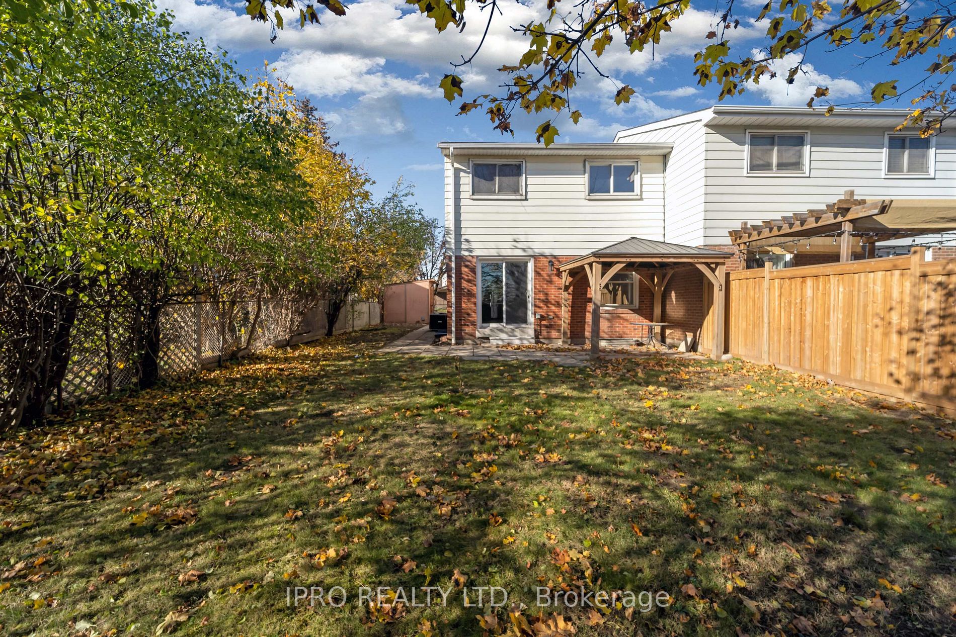 76 Longbourne Crescent