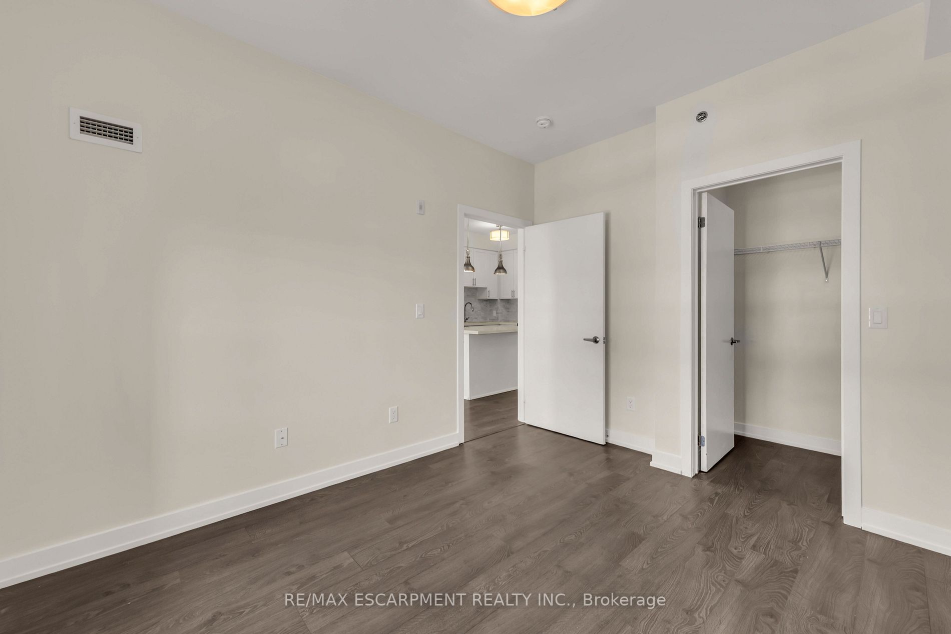 2486 Old Bronte Rd, #520