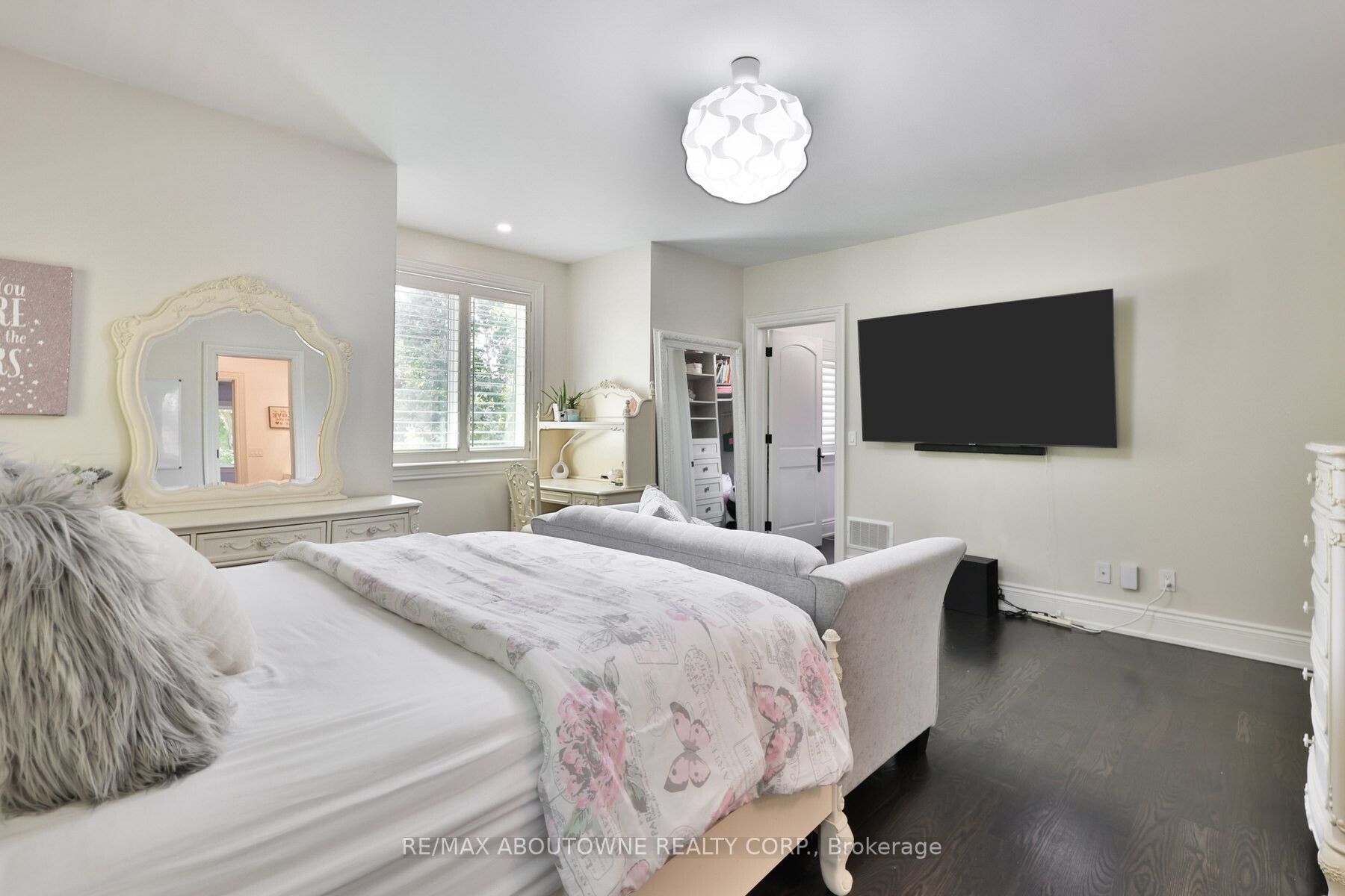 2015 Elmhurst Ave