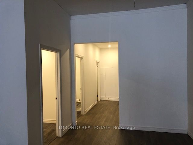 1726 Queen St W