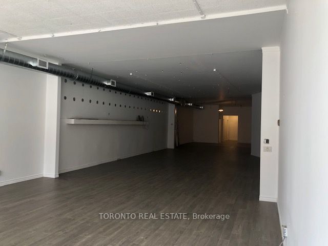 1726 Queen St W