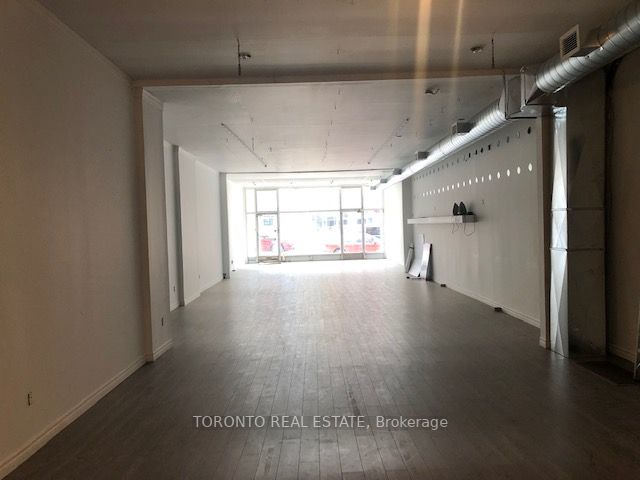 1726 Queen St W