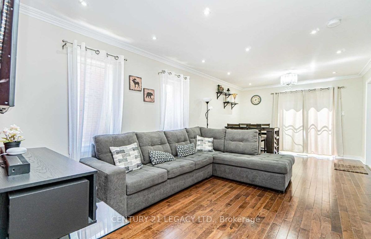 57 Farthingale Cres