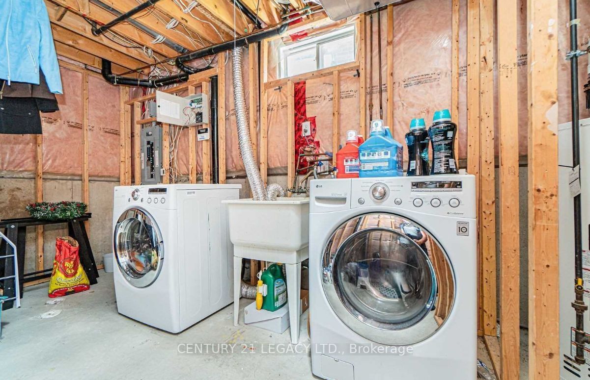 57 Farthingale Cres