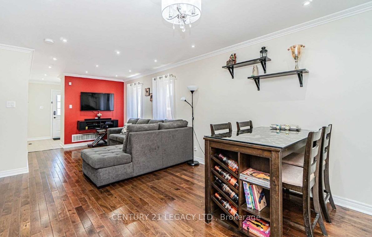 57 Farthingale Cres