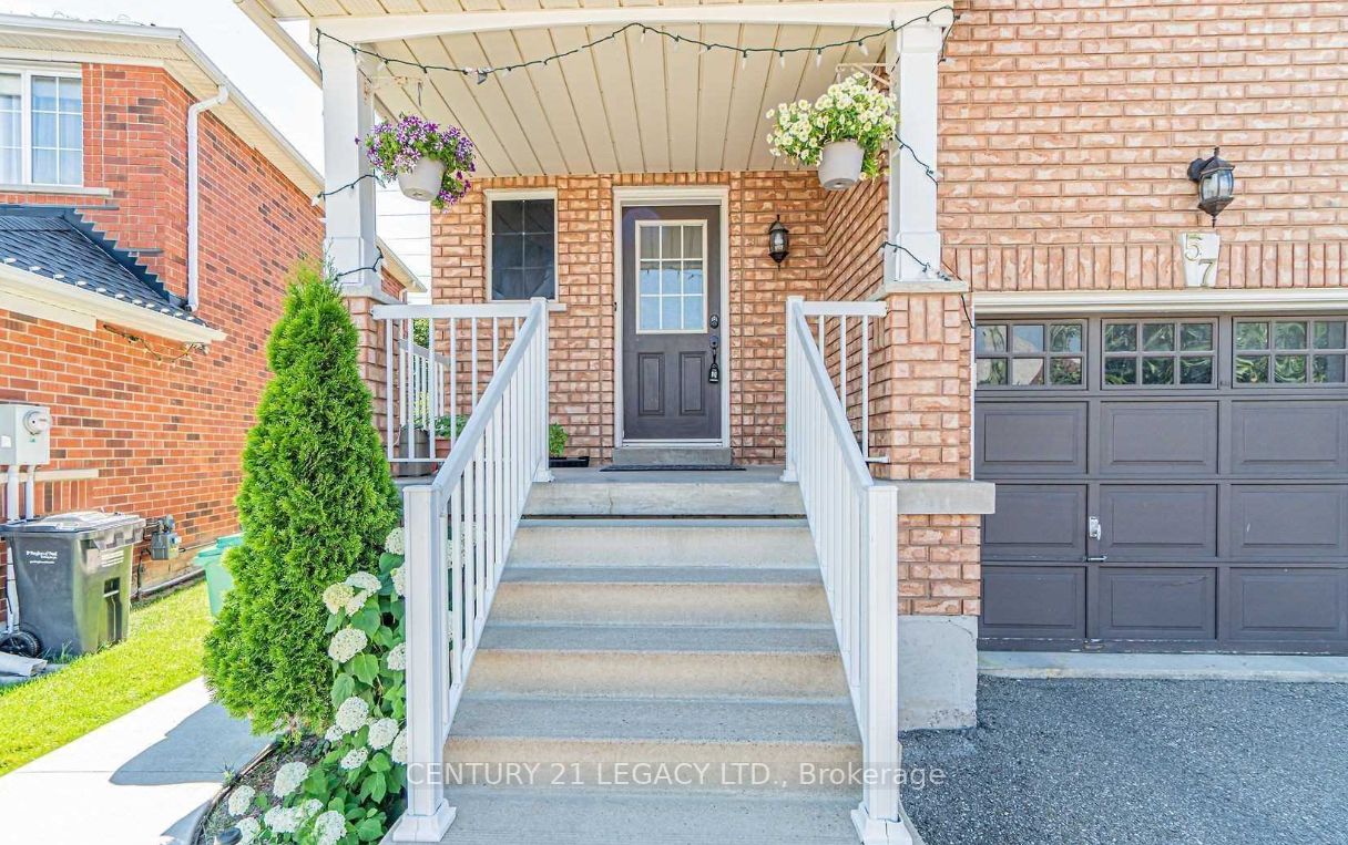 57 Farthingale Cres