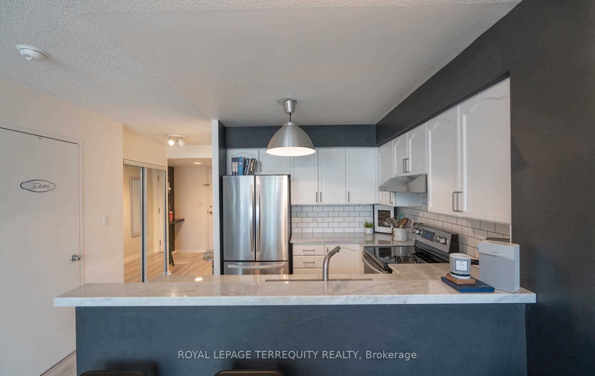 200 Manitoba St, #328