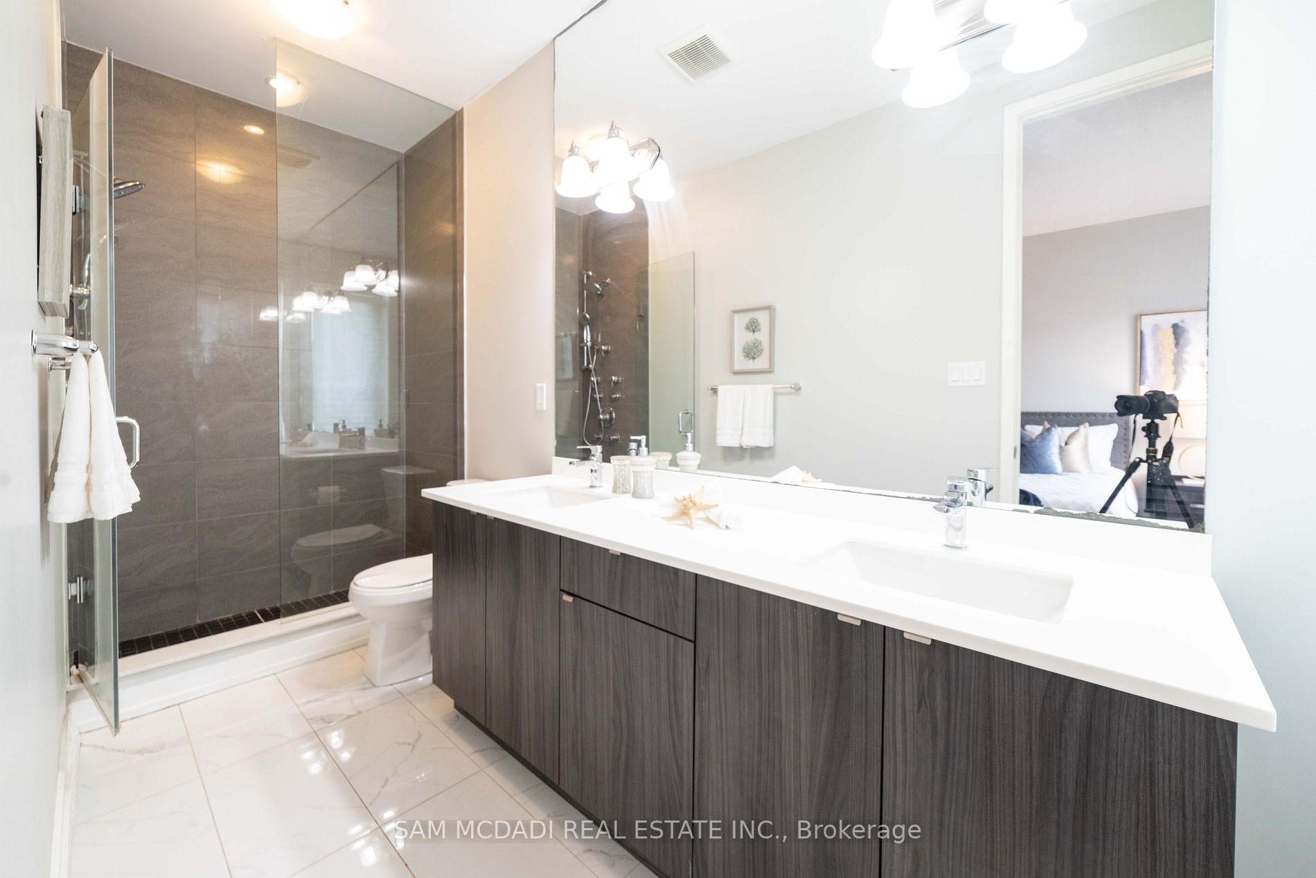 220 Squire Cres