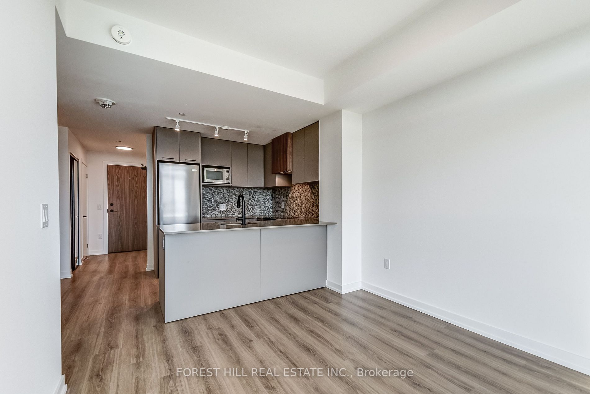 10 Lagerfeld Dr, #410