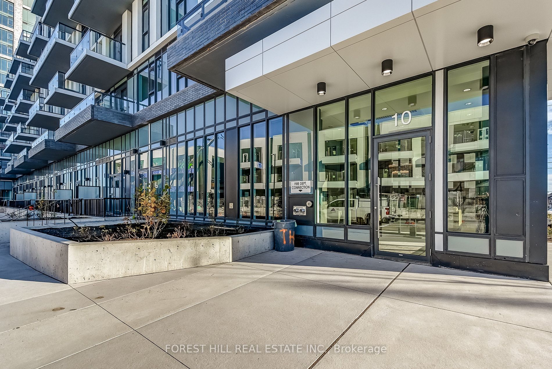 10 Lagerfeld Dr, #410