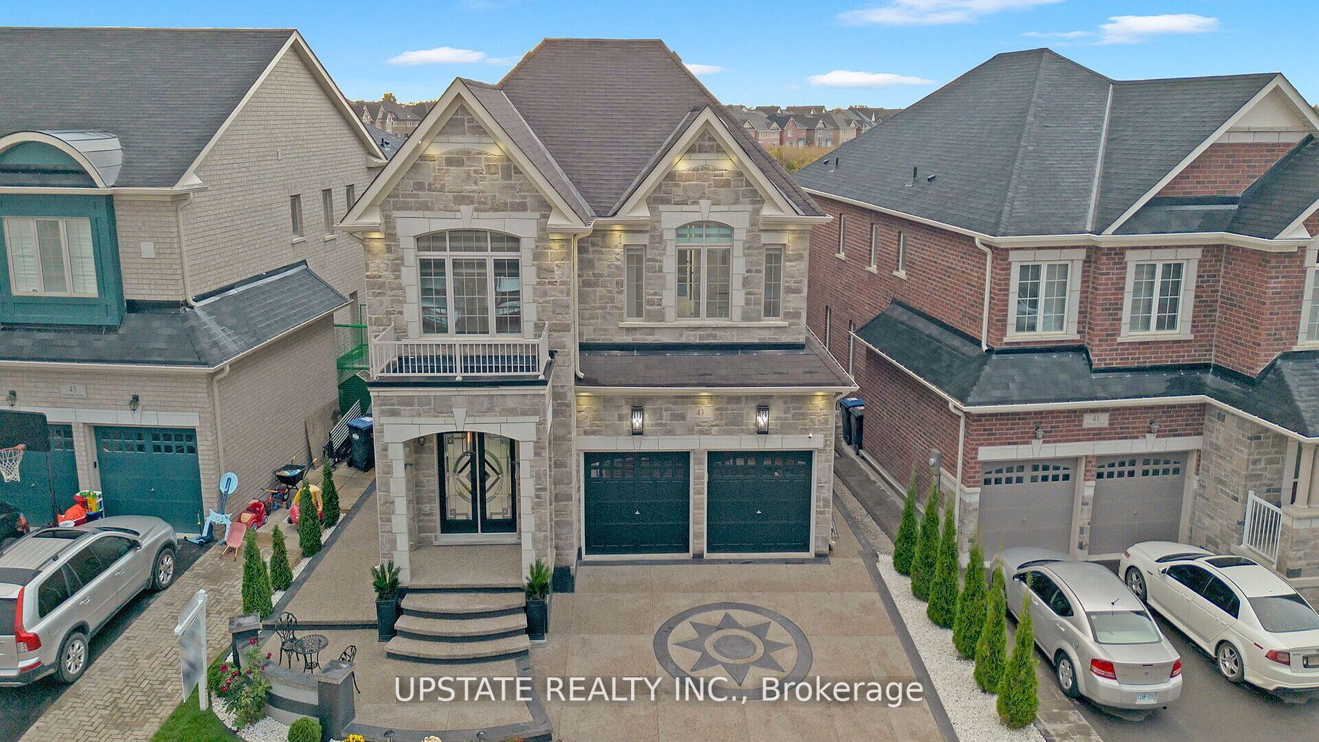43 Dotchson Ave