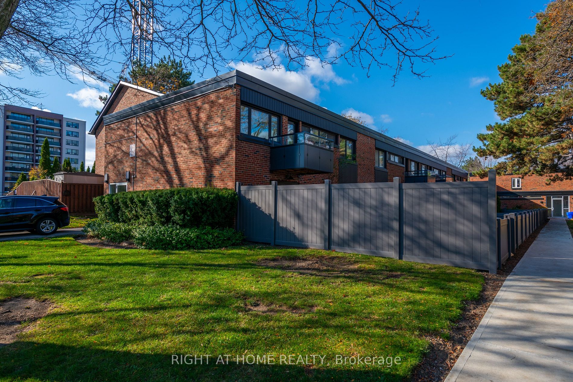 4357 Bloor St W, #7