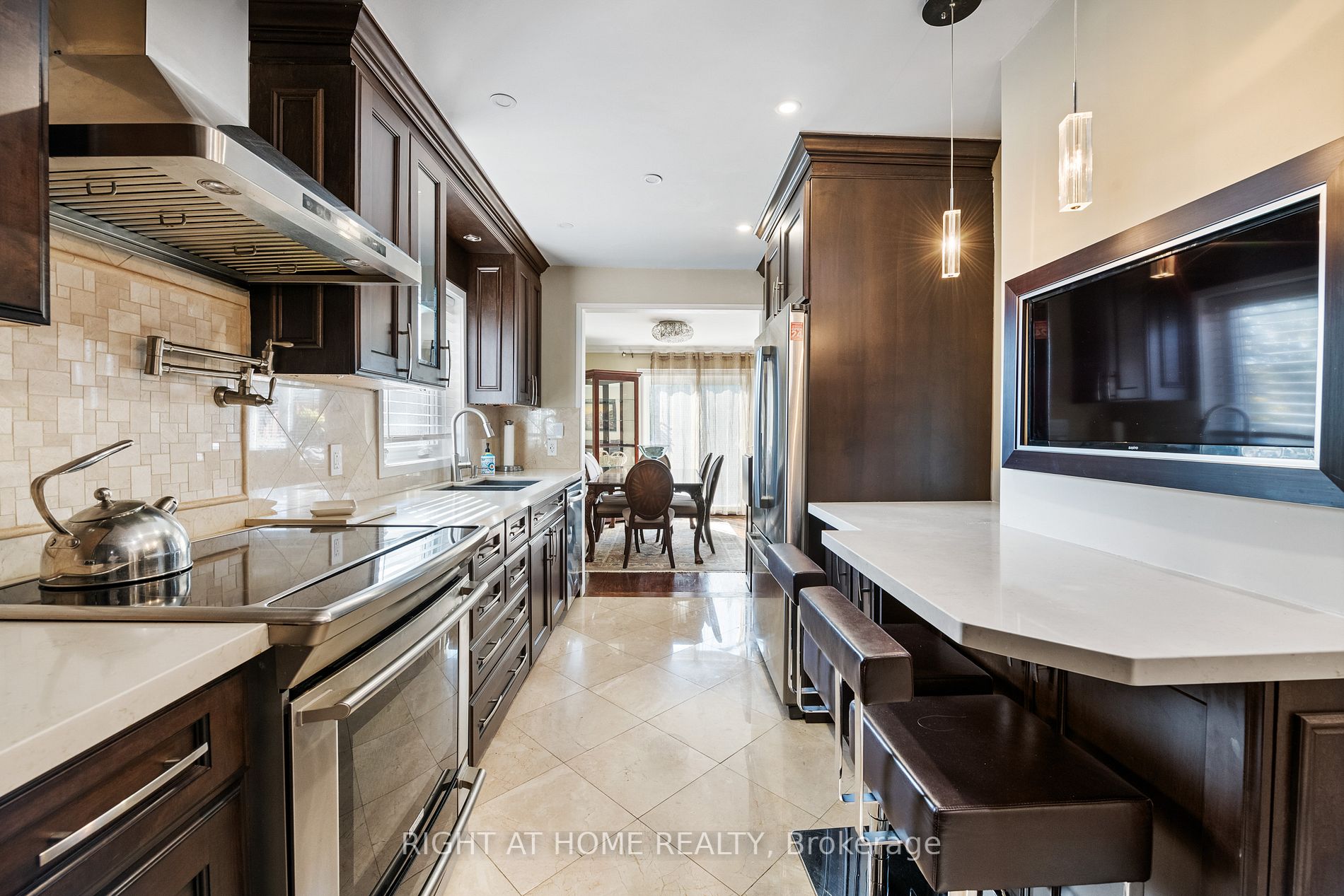 4357 Bloor St W, #7