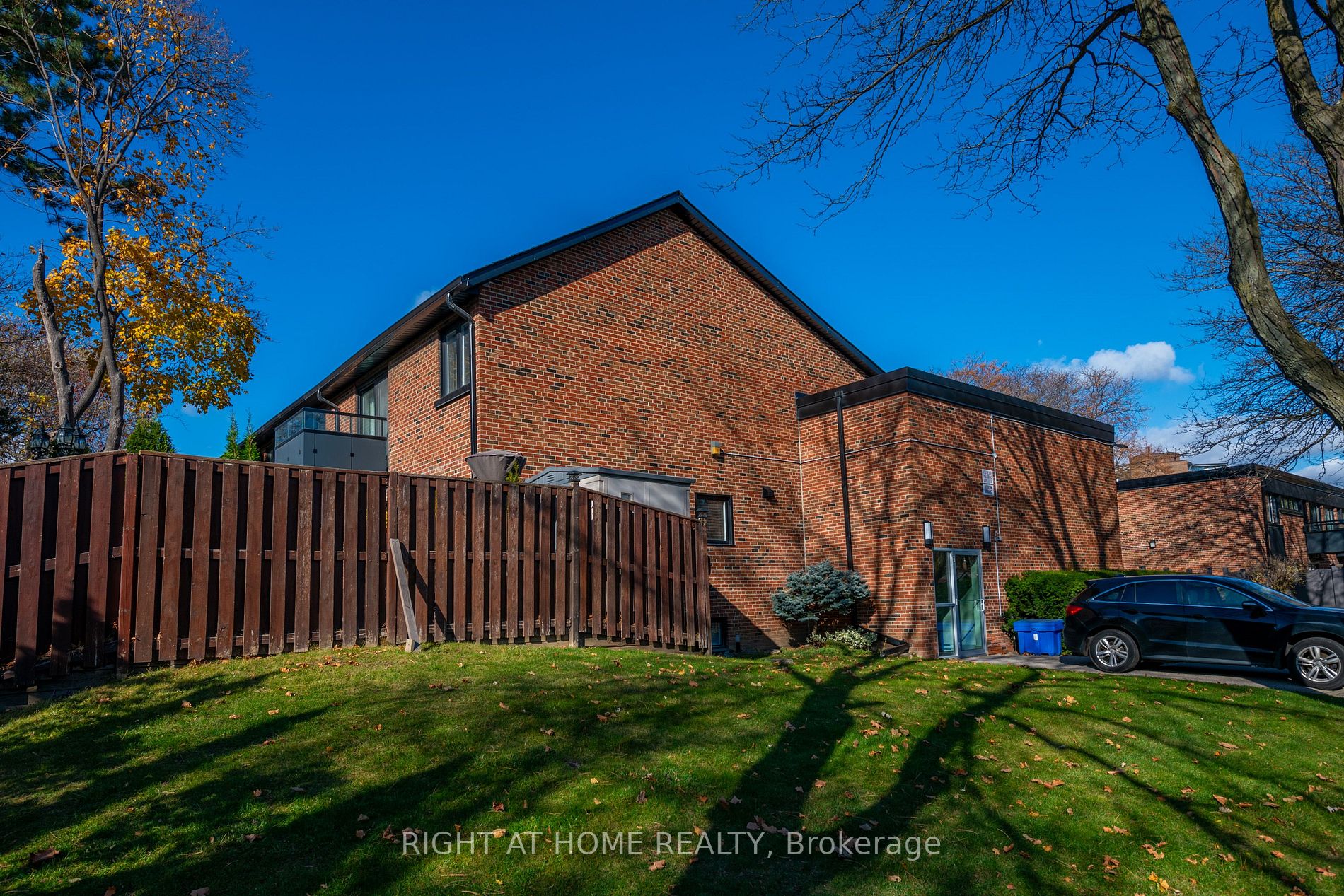 4357 Bloor St W, #7