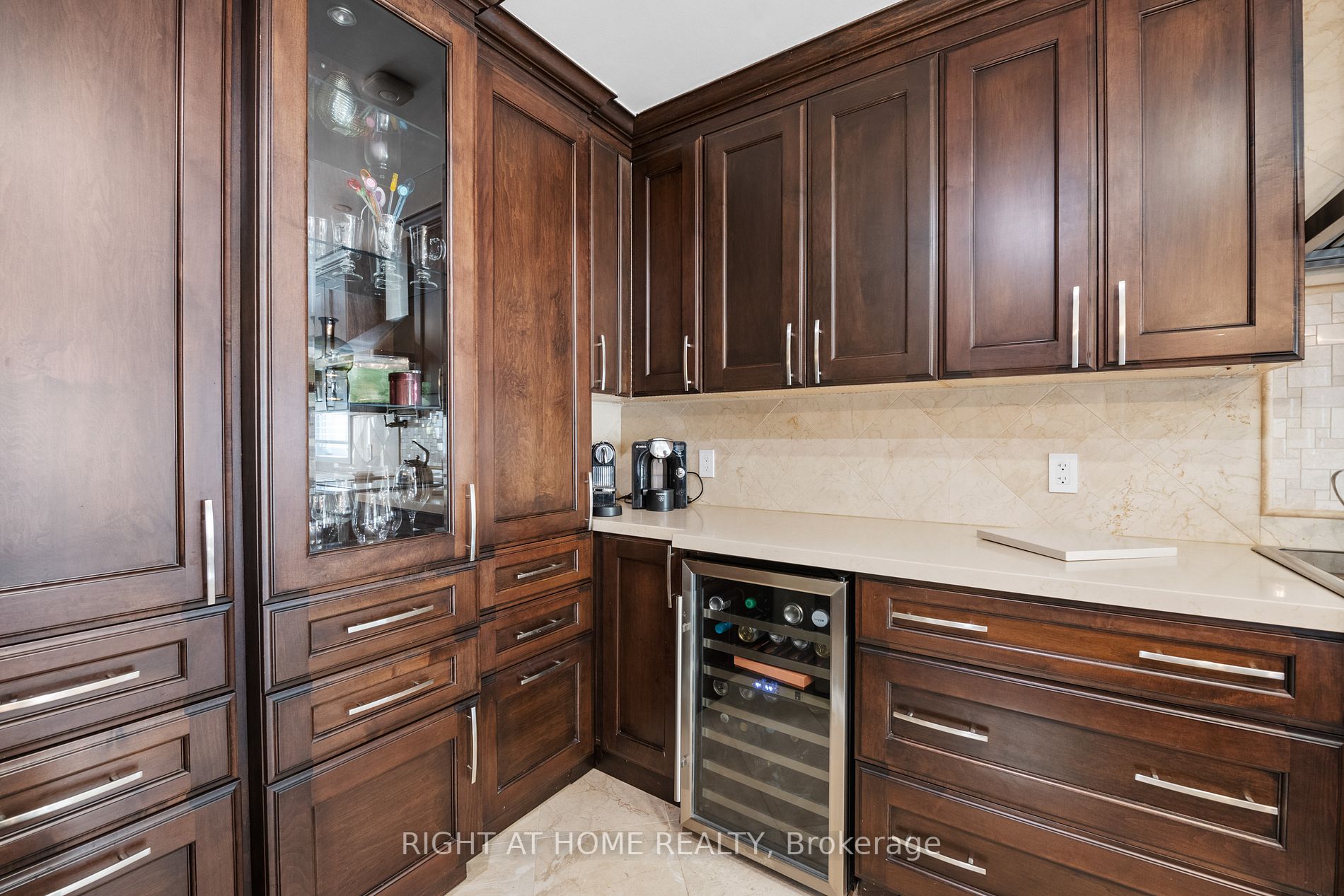 4357 Bloor St W, #7
